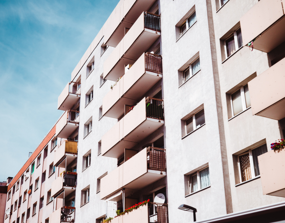 Autoconsumo en comunidades de vecinos Puntos de carga vehículos eléctricos