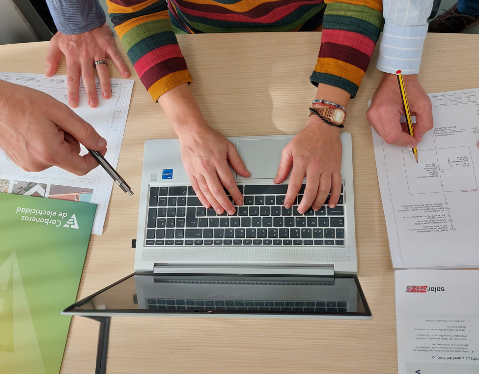 Placas solares para empresas Paneles solares empresas estudio